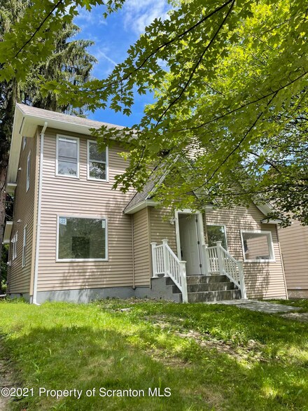 9 Front St, Clarks Summit, PA 18411
