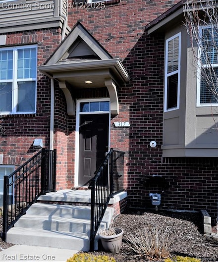 317 Glenhurst Blvd, Rochester Hills, MI 48307