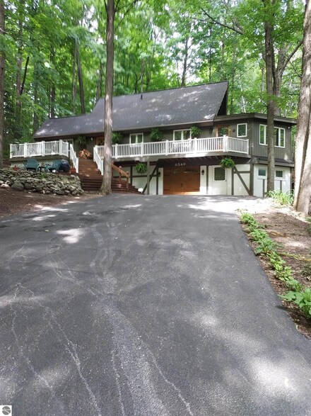 6549 Courchevel Ln, Bellaire, MI 49615