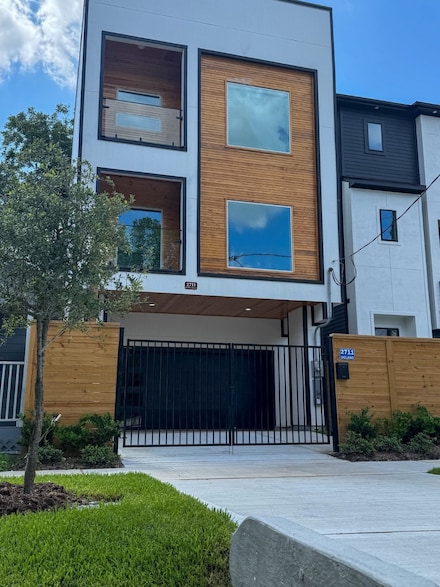 2711 Delano St, Houston, TX 77004