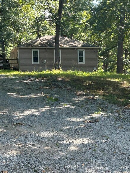 12174 W Circle Dr, Monticello, IN 47960