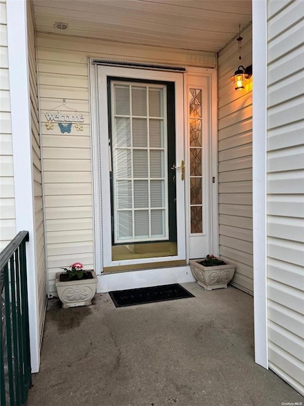 703 Constance Ln, Port Jefferson Station, NY 11776