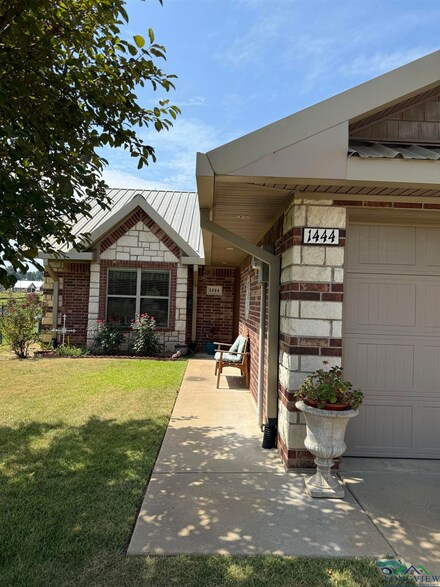 1444 Garner Ln, Longview, TX 75605