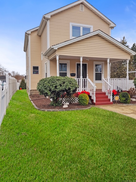 35 Querida St, Bridgeport, CT 06604