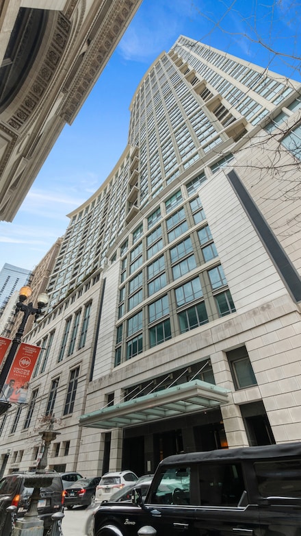 130 N Garland Ct Unit 2710, Chicago, IL 60602