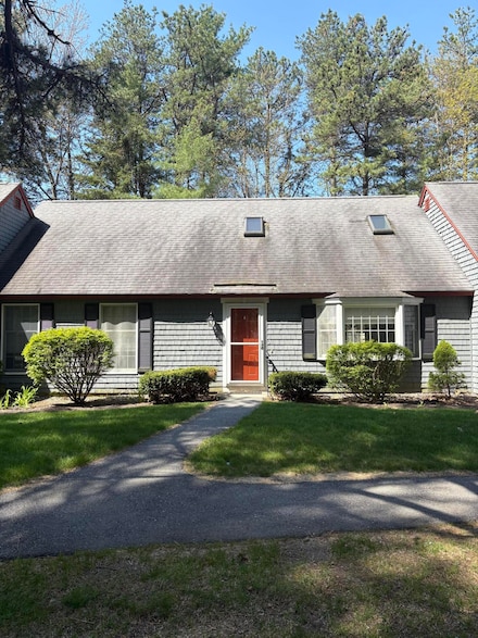 2 Ward Cir, Brunswick, ME 04011