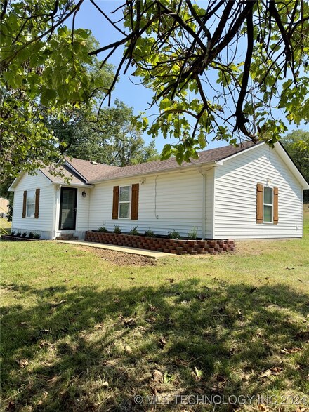 222 N Main, Marble City, OK 74945