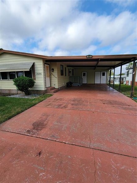 1606 Pebble Beach Ln, Lady Lake, FL 32159