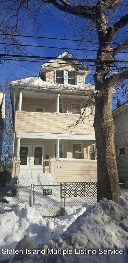 237 Charles Ave, Staten Island, NY 10302