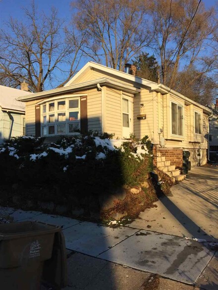 21 Rosemary Ave, Madison, WI 53714