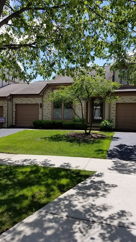 4567 Olmstead Dr, Hoffman Estates, IL 60192