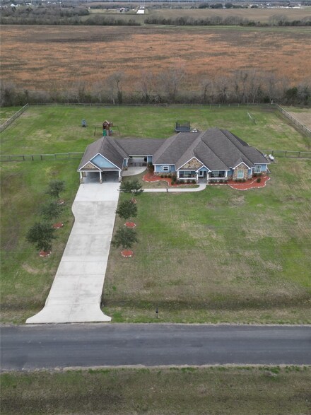 1830 Country Meadow Ln, Santa Fe, TX 77517