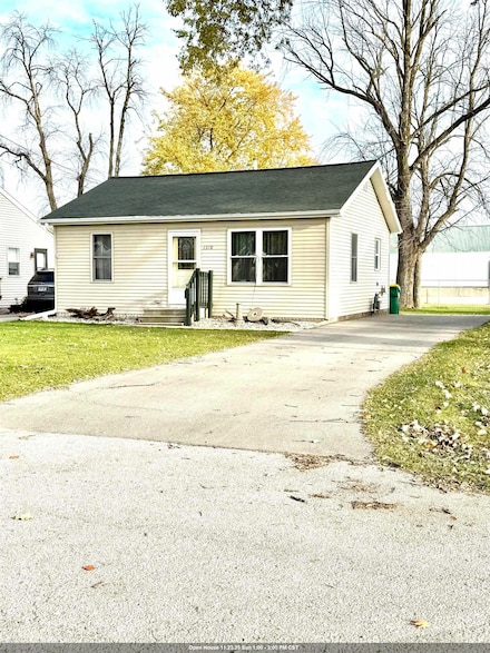 1378 Thrush St, Green Bay, WI 54303