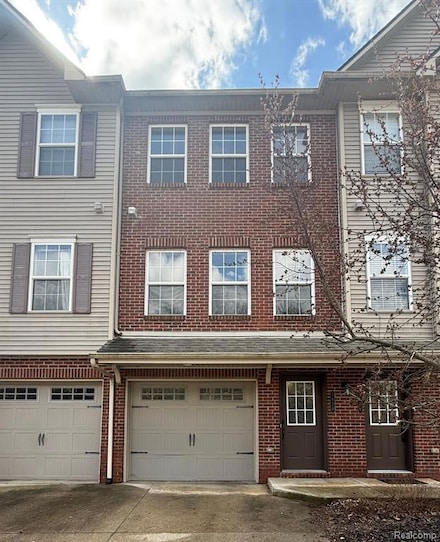 1618 Red Hickory Ct, Howell, MI 48855