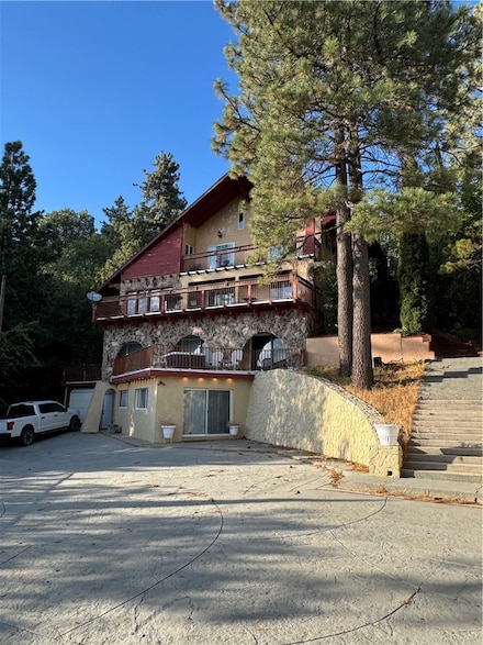 27914 W Shore Rd, Lake Arrowhead, CA 92352