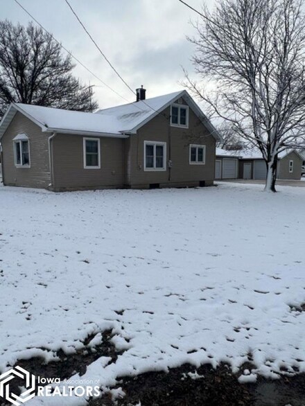215 Houghton Main St, Donnellson, IA 52625