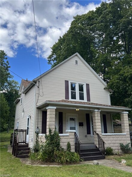 125 Charles St, Akron, OH 44304