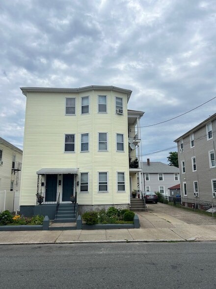 133 Sabin St, Pawtucket, RI 02860
