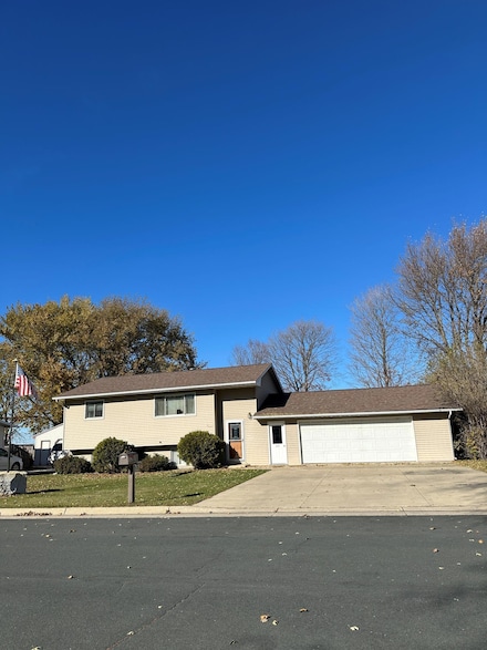 113 E Fairview St, Spring Valley, MN 55975