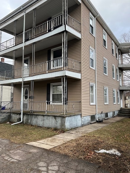 17 Jewel Ave, Attleboro, MA 02703