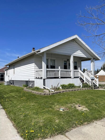 11804 Garfield St, Riverview, MI 48193