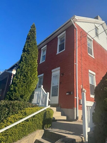 1129 Oak St, Coplay, PA 18037