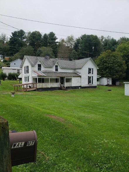 128 Walnut Dr, Cedar Bluff, VA 24609