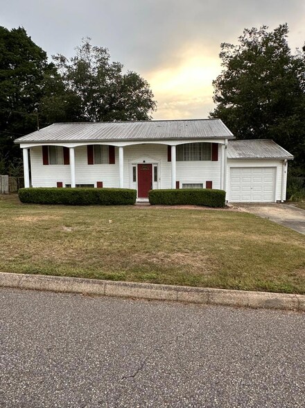 86 Jones Ave, Newton, AL 36352
