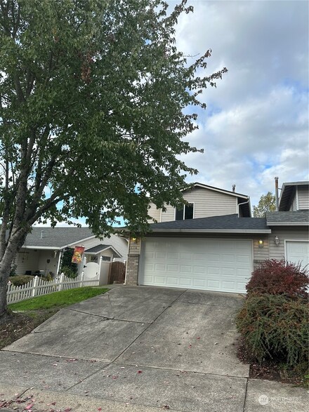 1104 W 35th Way, Vancouver, WA 98660