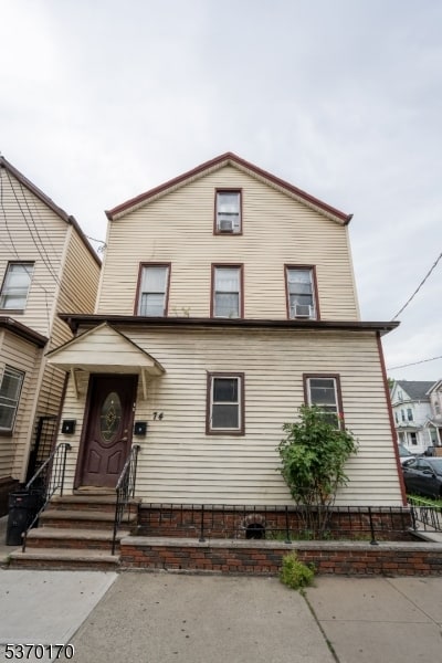 74 4th St, Elizabethport, NJ 07206