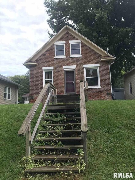2407 12th St, Rock Island, IL 61201