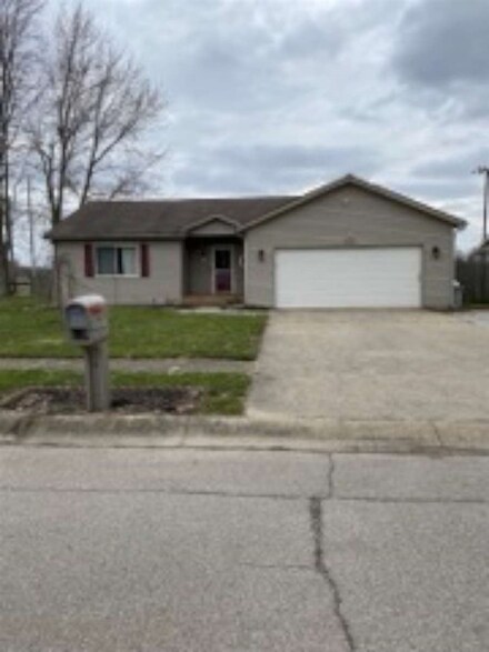 600 Poplar St, Centerville, IN 47330