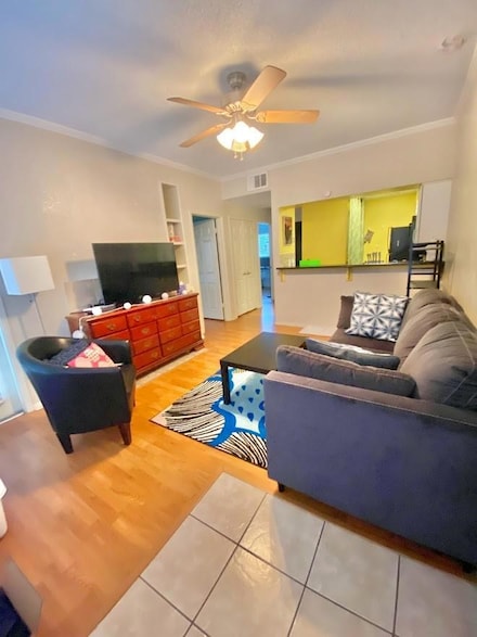 807 W 25th St Unit 215, Austin, TX 78705