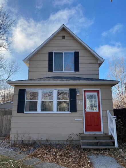 717 1st Ave NE, East Grand Forks, MN 56721