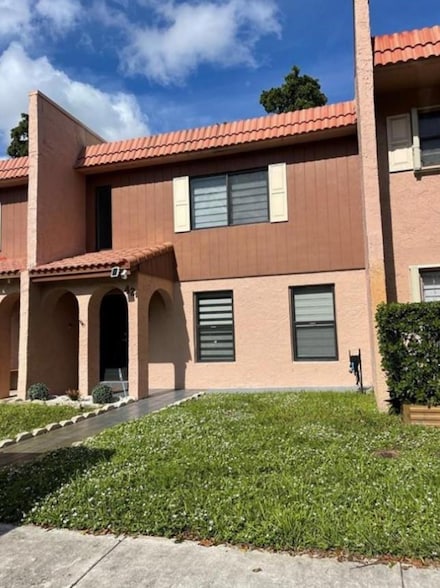 42 Madrid Ln, Davie, FL 33324