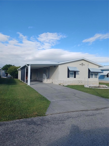 5745 Pawnee St, Zephyrhills, FL 33542