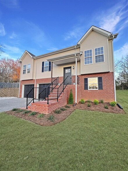 570 Clark Cir, Bowling Green, KY 42103