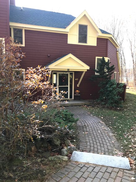 40 Lancelot Rd Unit 1, Naples, ME 04055