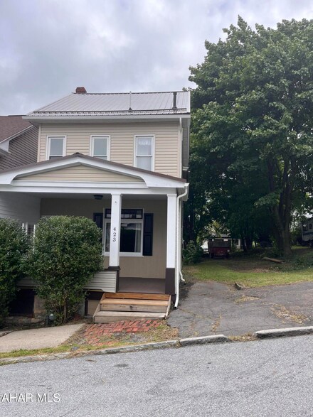 423 Cherry Ave, Altoona, PA 16601