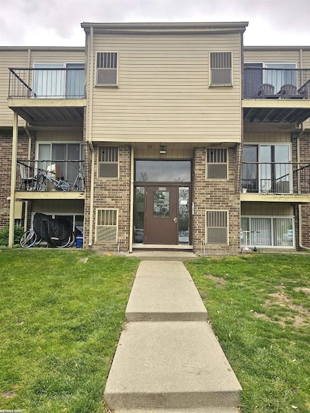 38255 Fairway Ct, Clinton Township, MI 48038