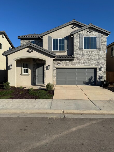 124 N Miami Ave, Fresno, CA 93727