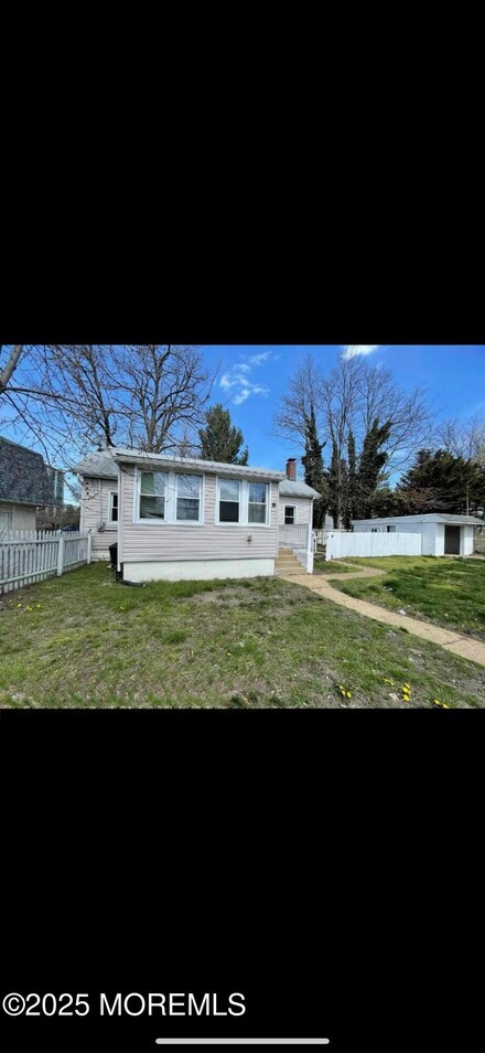 8 E Church St, Keansburg, NJ 07734