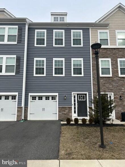 34 Rome Way, Mount Laurel, NJ 08054