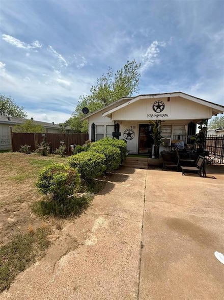 711 N Julian St, Altus, OK 73521