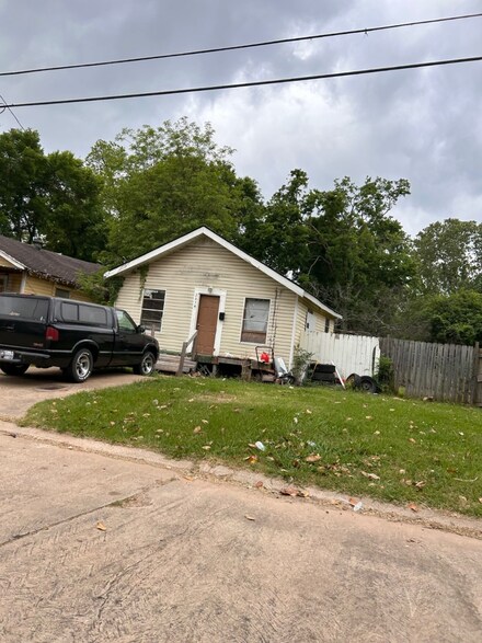 2454 Barbara St, Bossier City, LA 71112