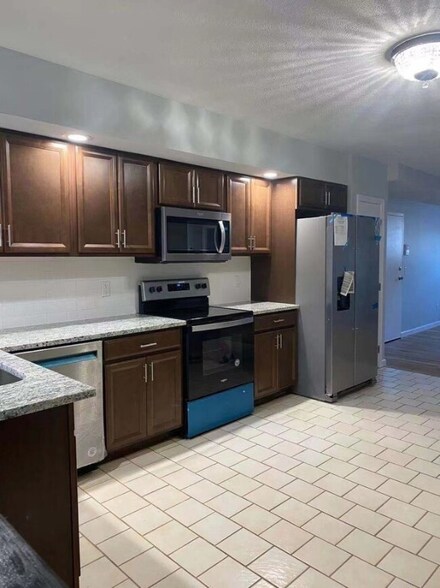 19 Warren Ave Unit 1, North Providence, RI 02911