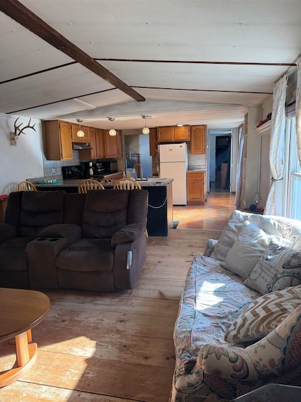 90 Sunset Cir, Campton, NH 03223