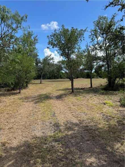 148 & 150 Luke Rd, Woodsboro, TX 78393