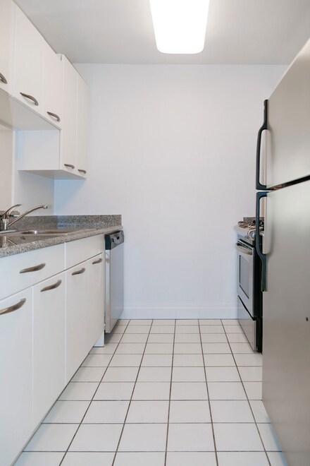 150 E 44th St Unit 49-D, New York, NY 10017