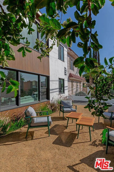 2046 S Burnside Ave, Los Angeles, CA 90016